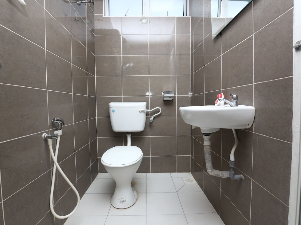 Kb 7 Days Hotel By OYO Rooms