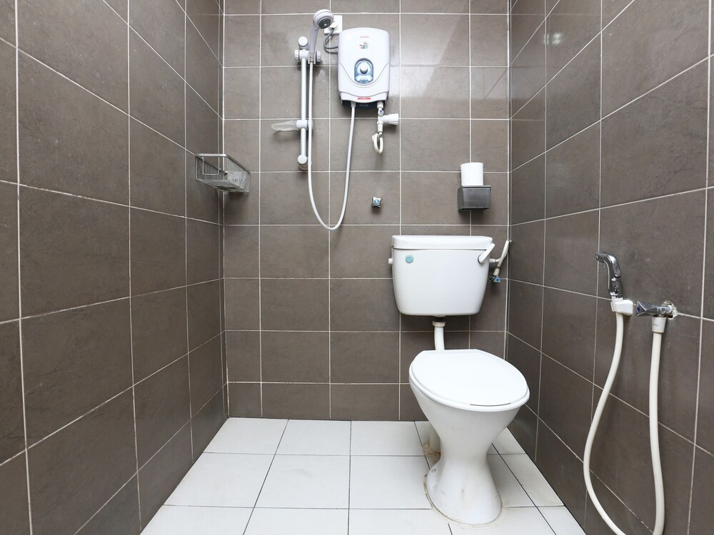 Kb 7 Days Hotel By OYO Rooms