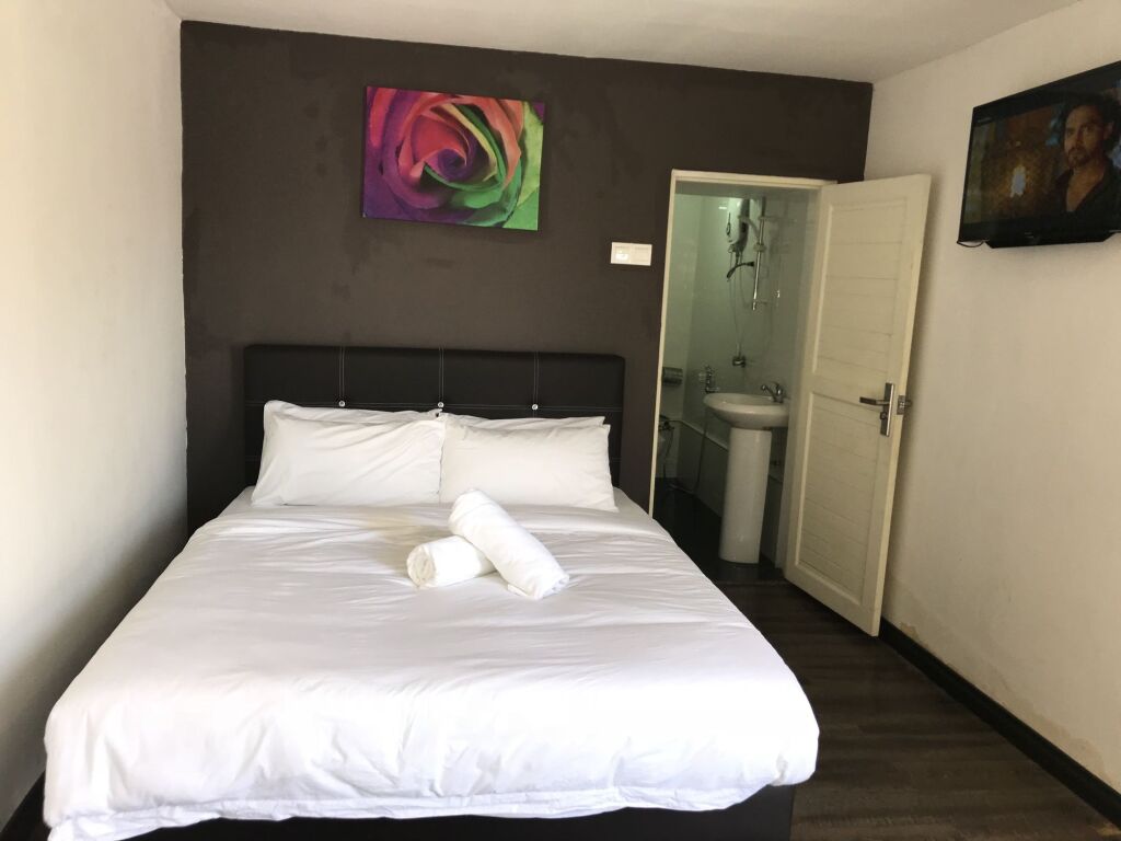 OYO 90260 Natol Homestay London