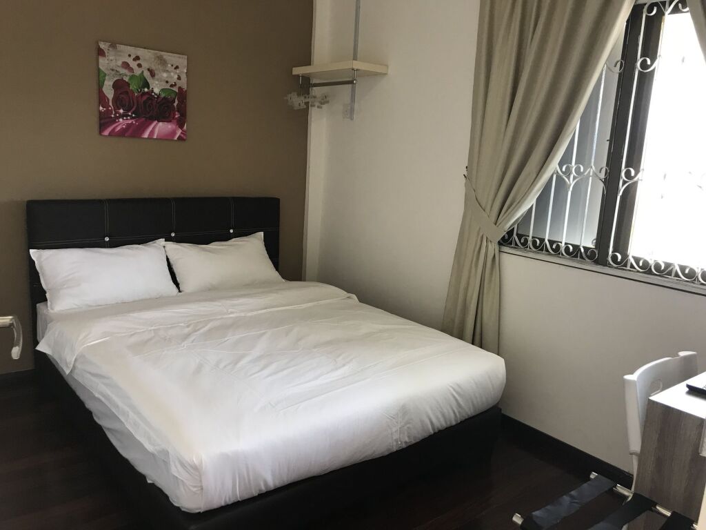 OYO 90260 Natol Homestay London
