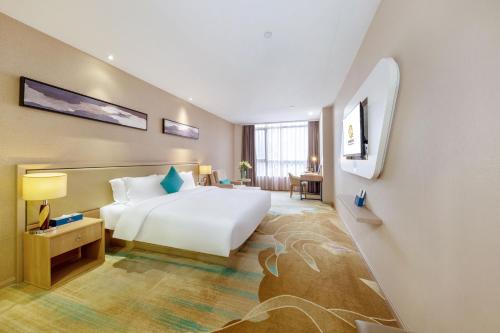 Qianhai Holiday Hotel