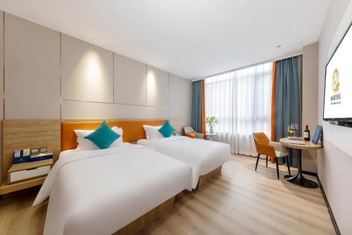 Qianhai Holiday Hotel