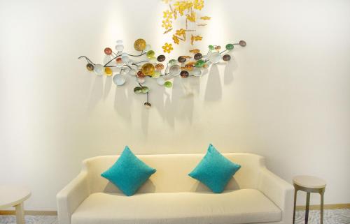 Qianhai Holiday Hotel