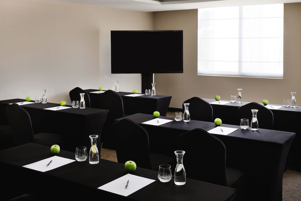 Mövenpick Hotel Apartments Al Mamzar Dubai